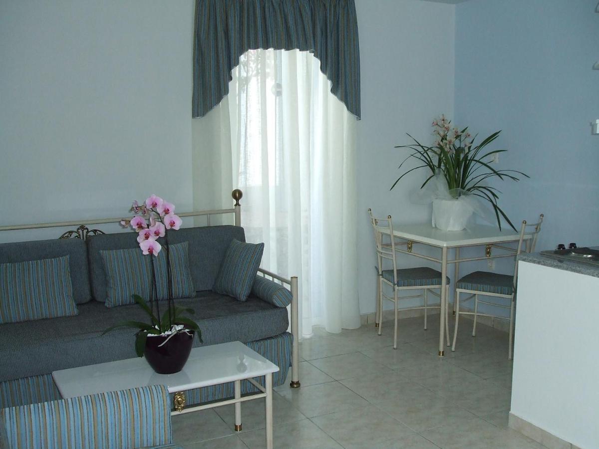 Preka Maria Aparthotel Kamari  Room photo